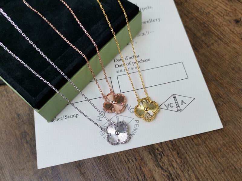 Van Cleef & Arpels necklace 12yxq39